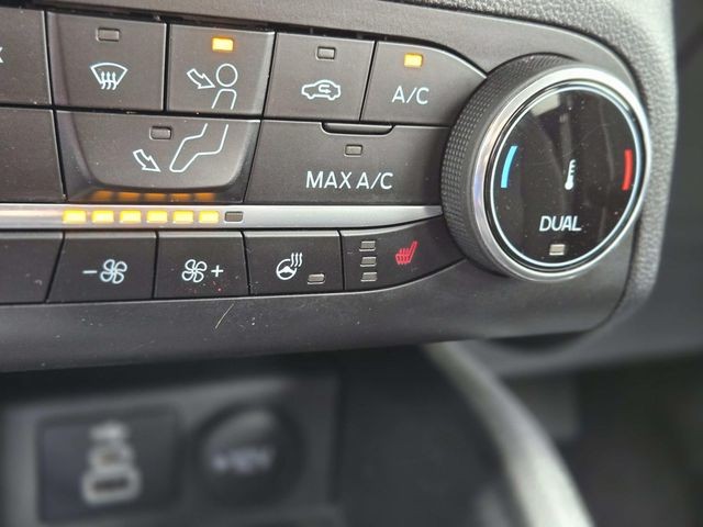 Ford Escape Vehicle Full-screen Gallery Image 25