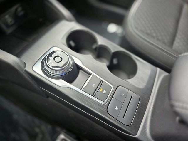 Ford Escape Vehicle Full-screen Gallery Image 27