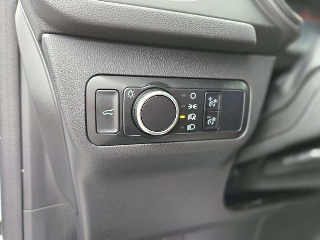 Ford Escape Vehicle Full-screen Gallery Image 29