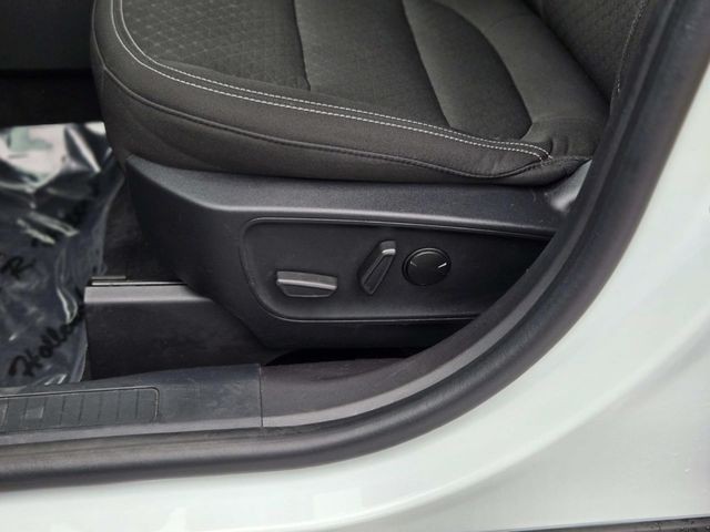 Ford Escape Vehicle Full-screen Gallery Image 32