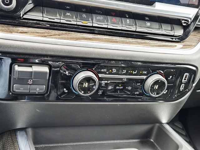 Chevrolet Silverado 1500 Vehicle Full-screen Gallery Image 25