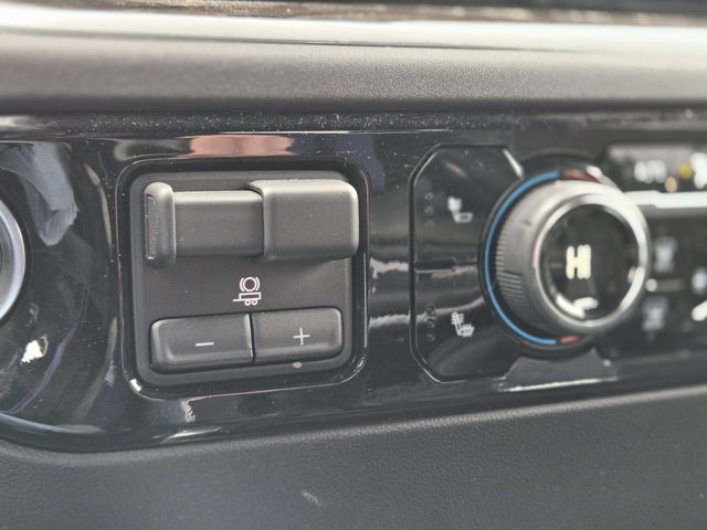 Chevrolet Silverado 1500 Vehicle Full-screen Gallery Image 26