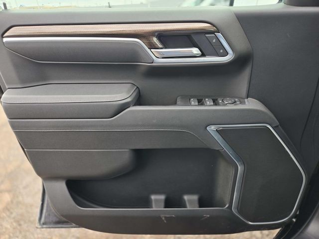 Chevrolet Silverado 1500 Vehicle Full-screen Gallery Image 31