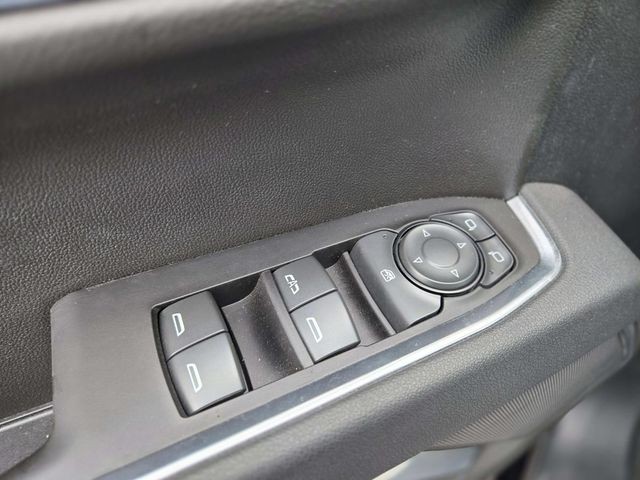 Chevrolet Silverado 1500 Vehicle Full-screen Gallery Image 32