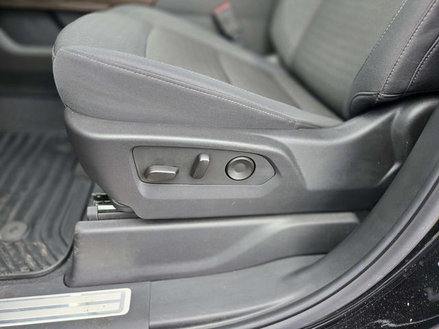 Chevrolet Silverado 1500 Vehicle Full-screen Gallery Image 33