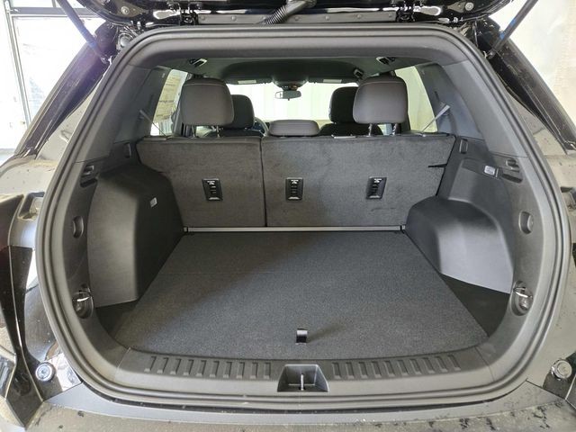 Chevrolet Equinox Vehicle Full-screen Gallery Image 10