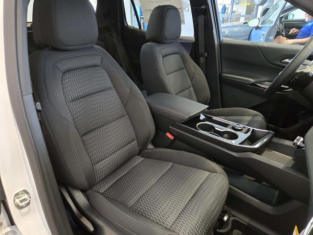 Chevrolet Equinox Vehicle Full-screen Gallery Image 12