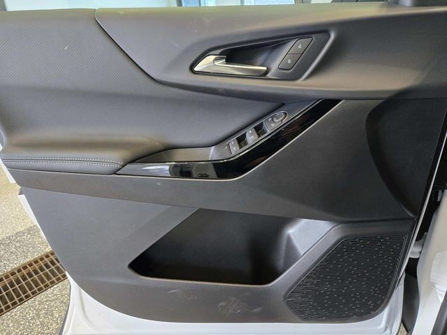 Chevrolet Equinox Vehicle Full-screen Gallery Image 23