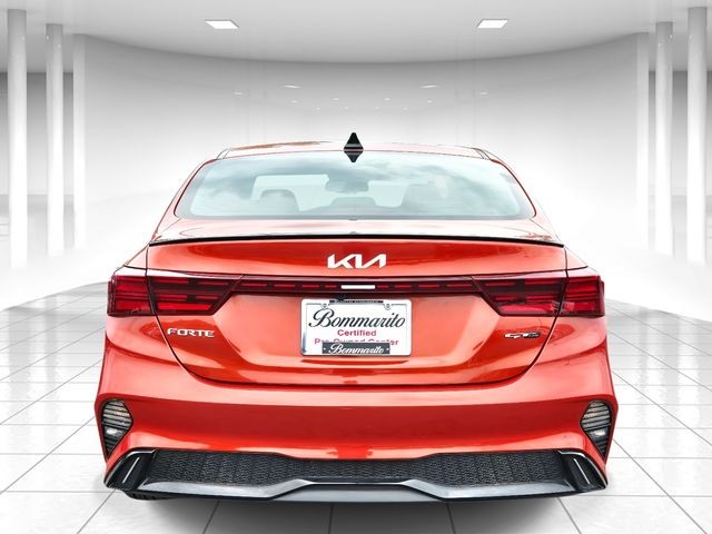 Kia Forte Vehicle Full-screen Gallery Image 04