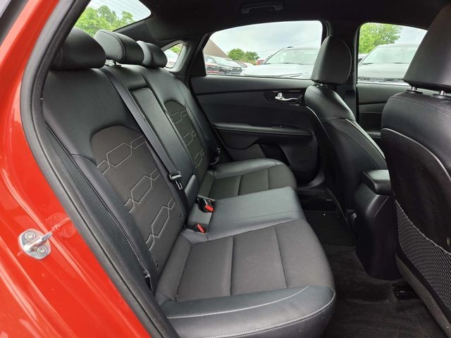 Kia Forte Vehicle Full-screen Gallery Image 11