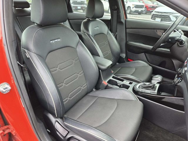 Kia Forte Vehicle Full-screen Gallery Image 12