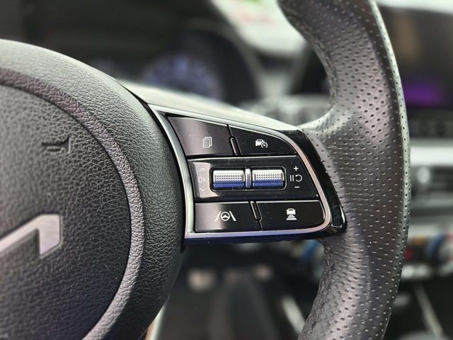 Kia Forte Vehicle Full-screen Gallery Image 17