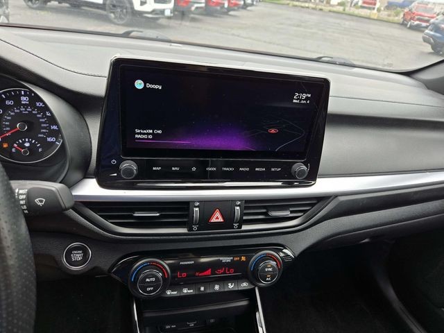 Kia Forte Vehicle Full-screen Gallery Image 20