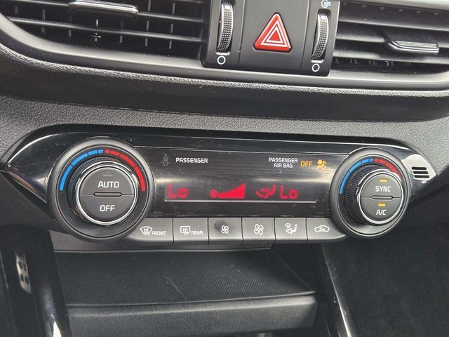 Kia Forte Vehicle Full-screen Gallery Image 24