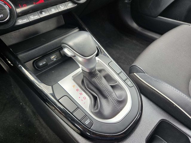 Kia Forte Vehicle Full-screen Gallery Image 25