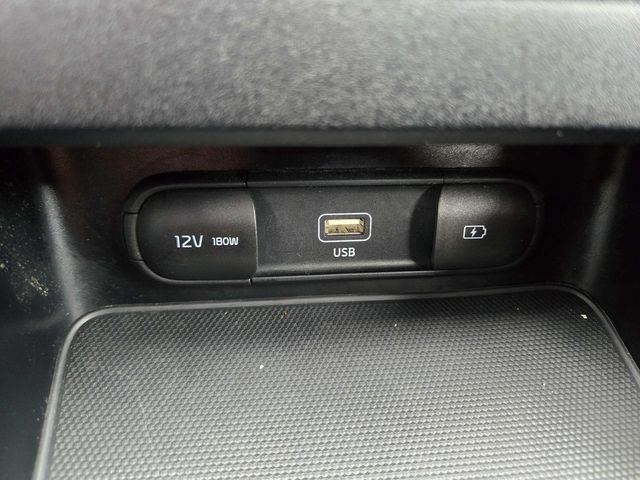 Kia Forte Vehicle Full-screen Gallery Image 26