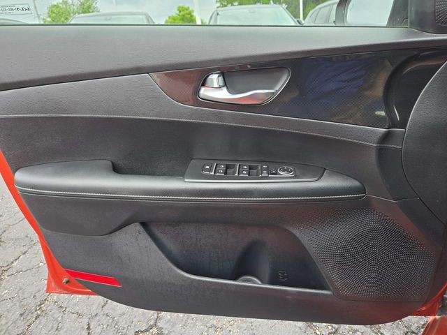 Kia Forte Vehicle Full-screen Gallery Image 30