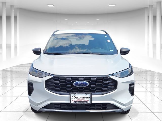 Ford Escape Vehicle Full-screen Gallery Image 05