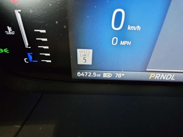 Ford Escape Vehicle Full-screen Gallery Image 20