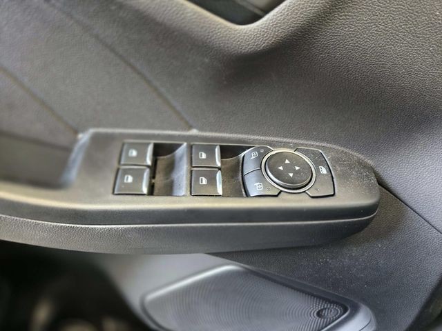 Ford Escape Vehicle Full-screen Gallery Image 32