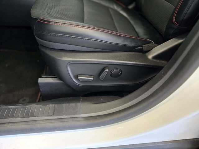 Ford Escape Vehicle Full-screen Gallery Image 33