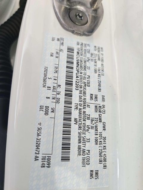 Ford Escape Vehicle Full-screen Gallery Image 34