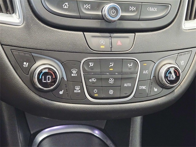 Chevrolet Malibu Vehicle Full-screen Gallery Image 24