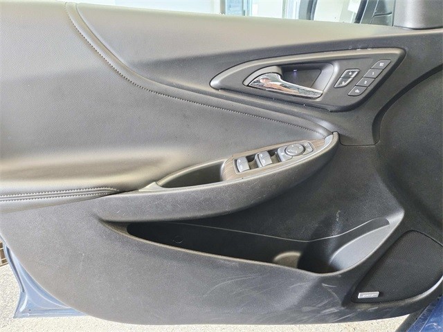 Chevrolet Malibu Vehicle Full-screen Gallery Image 30