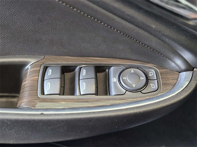 Chevrolet Malibu Vehicle Full-screen Gallery Image 32