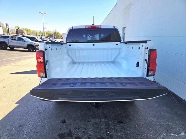 Chevrolet Colorado Vehicle Full-screen Gallery Image 10