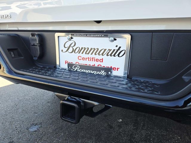 Chevrolet Colorado Vehicle Full-screen Gallery Image 11