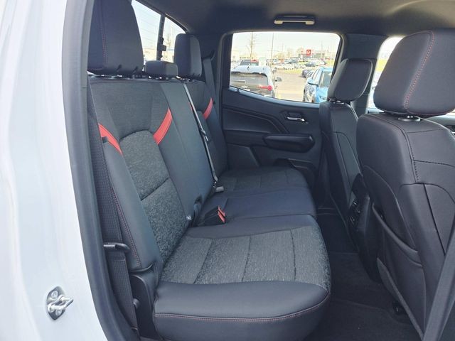 Chevrolet Colorado Vehicle Full-screen Gallery Image 12