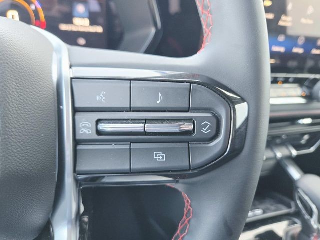 Chevrolet Colorado Vehicle Full-screen Gallery Image 17