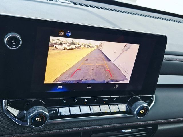 Chevrolet Colorado Vehicle Full-screen Gallery Image 22