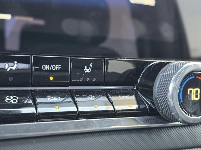 Chevrolet Colorado Vehicle Full-screen Gallery Image 23