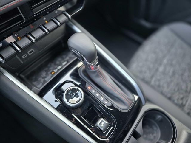 Chevrolet Colorado Vehicle Full-screen Gallery Image 24