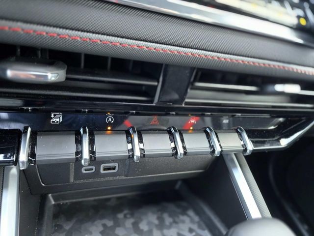 Chevrolet Colorado Vehicle Full-screen Gallery Image 26