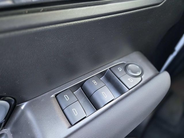 Chevrolet Colorado Vehicle Full-screen Gallery Image 30