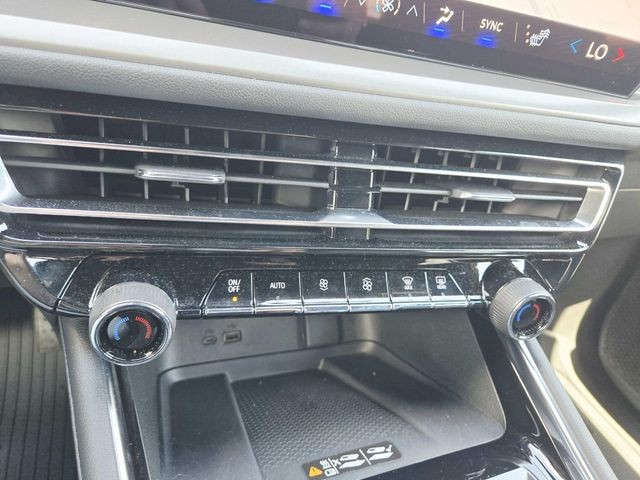 Chevrolet Traverse Vehicle Full-screen Gallery Image 27