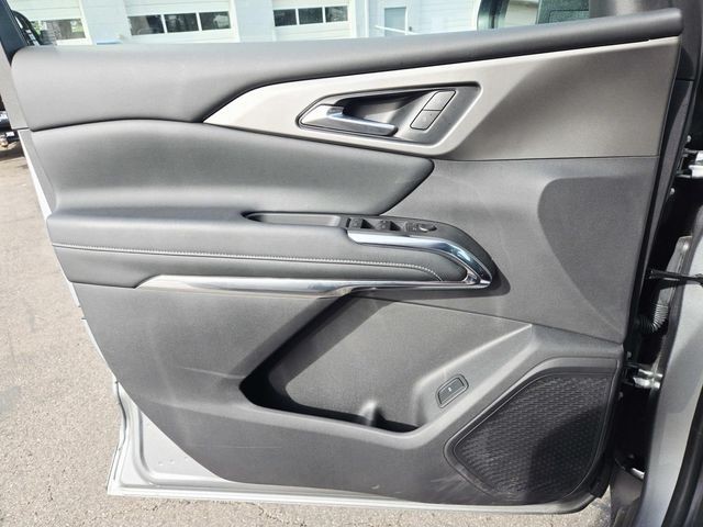 Chevrolet Traverse Vehicle Full-screen Gallery Image 31