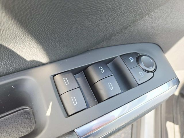 Chevrolet Traverse Vehicle Full-screen Gallery Image 32