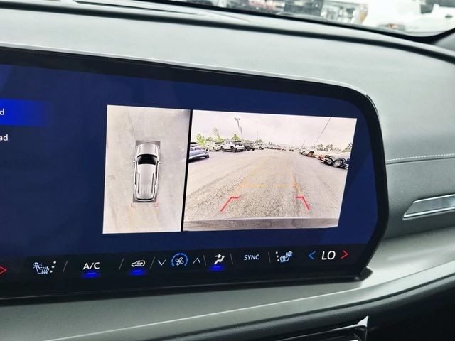 Chevrolet Traverse Vehicle Full-screen Gallery Image 25