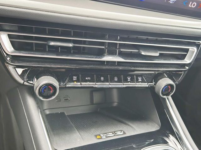 Chevrolet Traverse Vehicle Full-screen Gallery Image 27