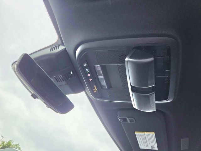 Chevrolet Traverse Vehicle Full-screen Gallery Image 29