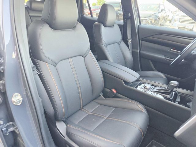 Mazda CX-50 Hybrid Vehicle Full-screen Gallery Image 13