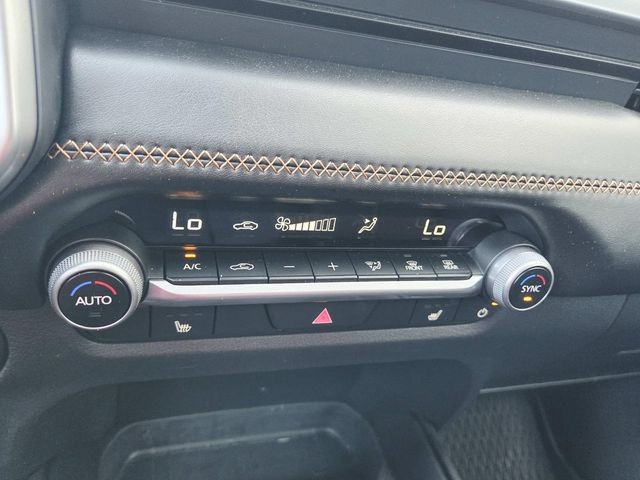 Mazda CX-50 Hybrid Vehicle Full-screen Gallery Image 24