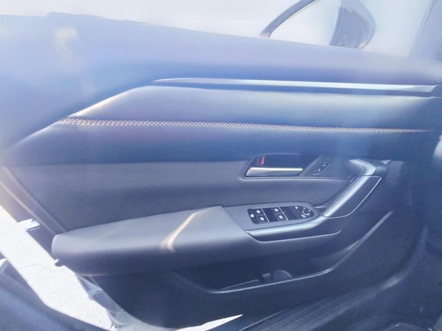 Mazda CX-50 Hybrid Vehicle Full-screen Gallery Image 31