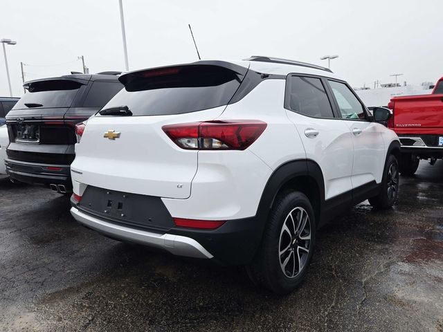 Chevrolet Trailblazer Vehicle Full-screen Gallery Image 02