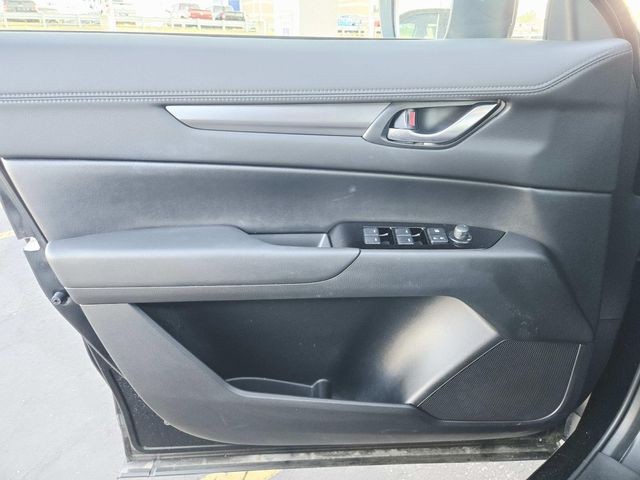 Mazda CX-5 Vehicle Full-screen Gallery Image 30