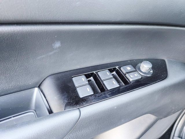 Mazda CX-5 Vehicle Full-screen Gallery Image 31